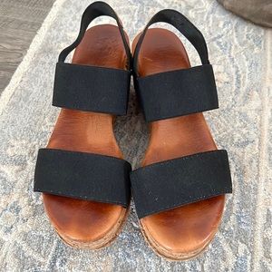 Black Wedges
